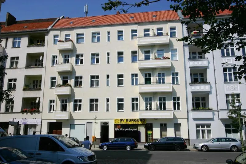 Zwei Zimmer in Berlin: Helle Wohnung mit Balkon in zentraler Lage — photo 1